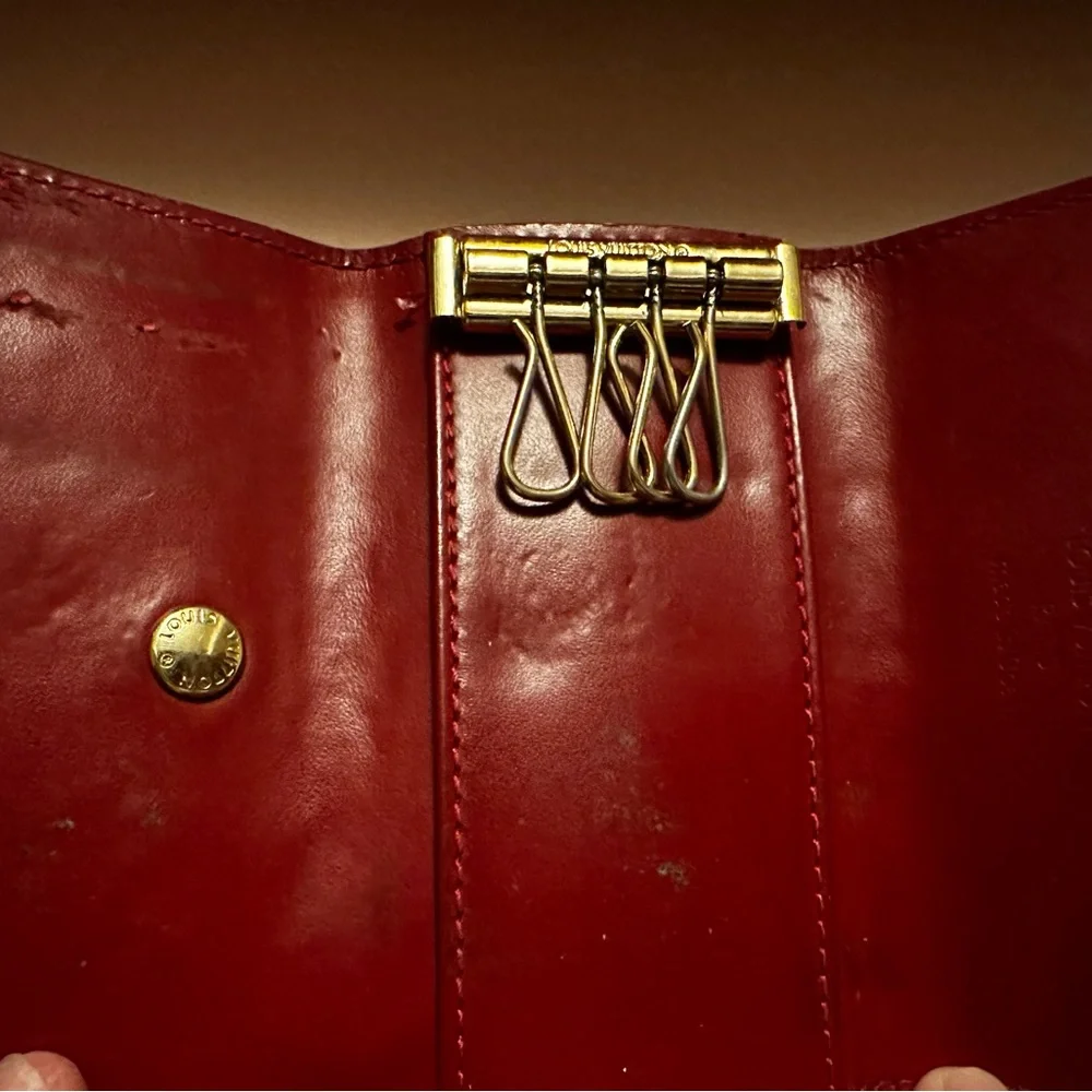 Louis Vuitton Red Vernis 4 hook key case - Picture 5 of 5